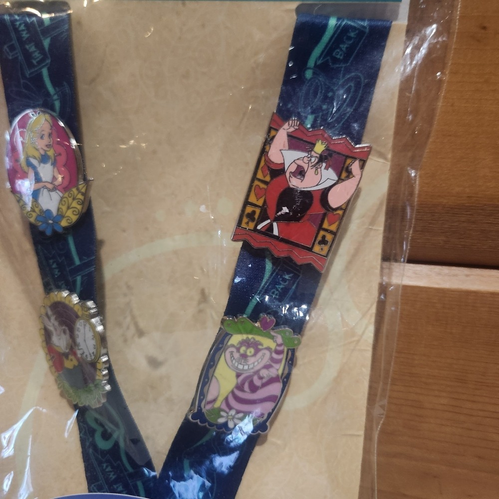 Alice In Wonderland Disney Pins And Lanyard 4 Park Trading Starter Pin Set New - Picture 5 of 7
